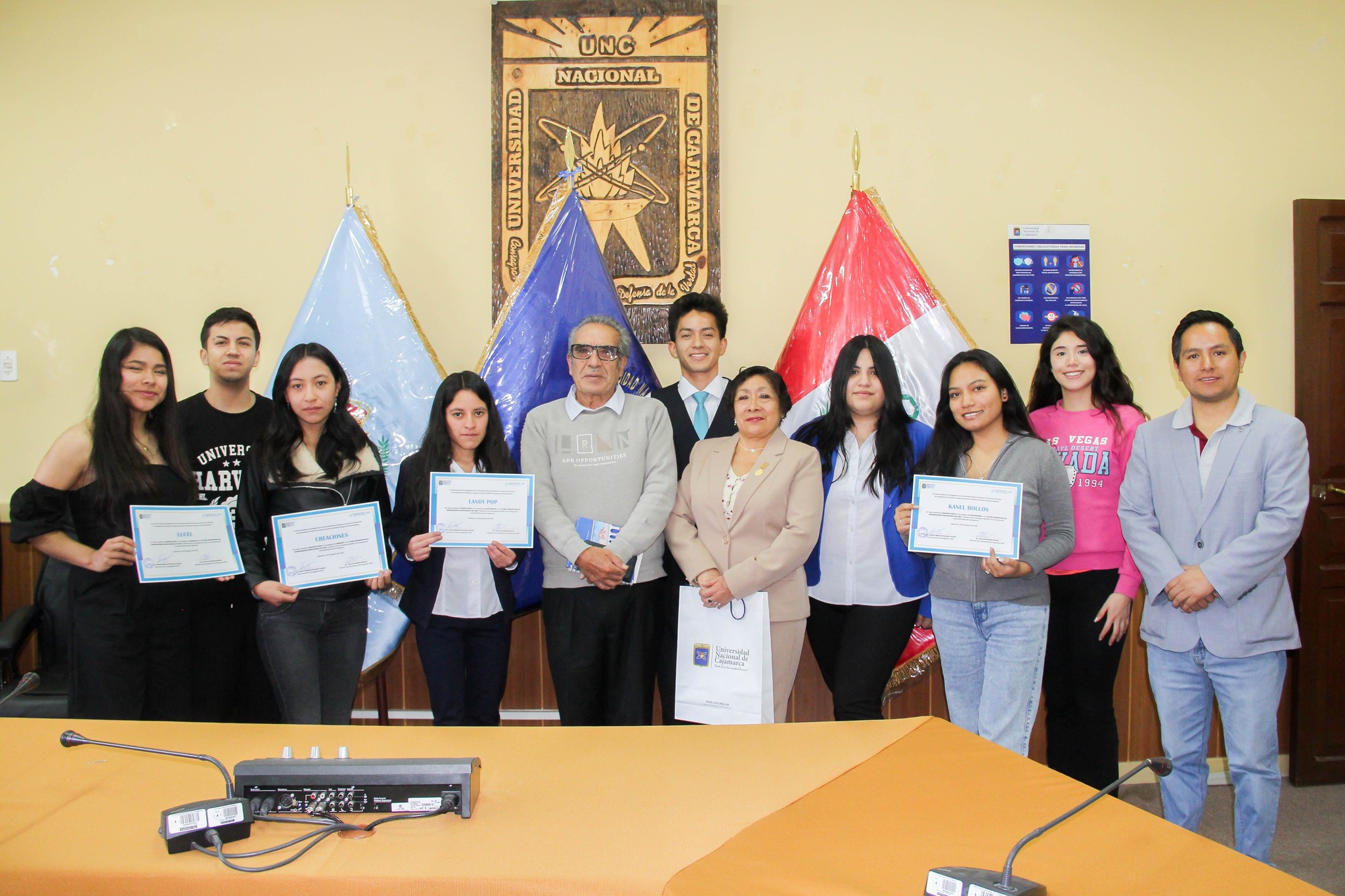 Premiación de ganadores de la II Feria Universitaria de Emprendimientos Innovadores 2025 10