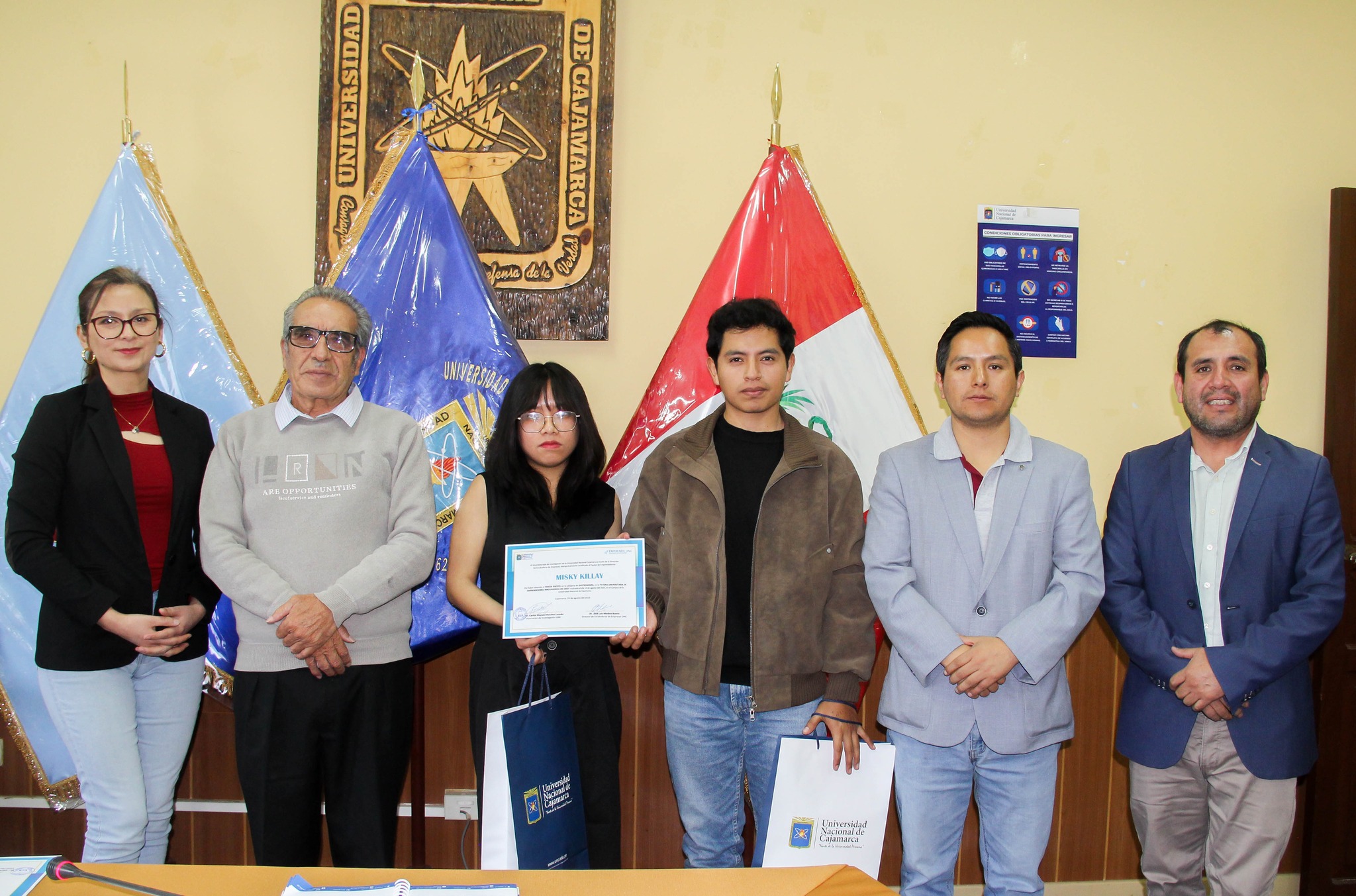 Premiación de ganadores de la II Feria Universitaria de Emprendimientos Innovadores 2025 3