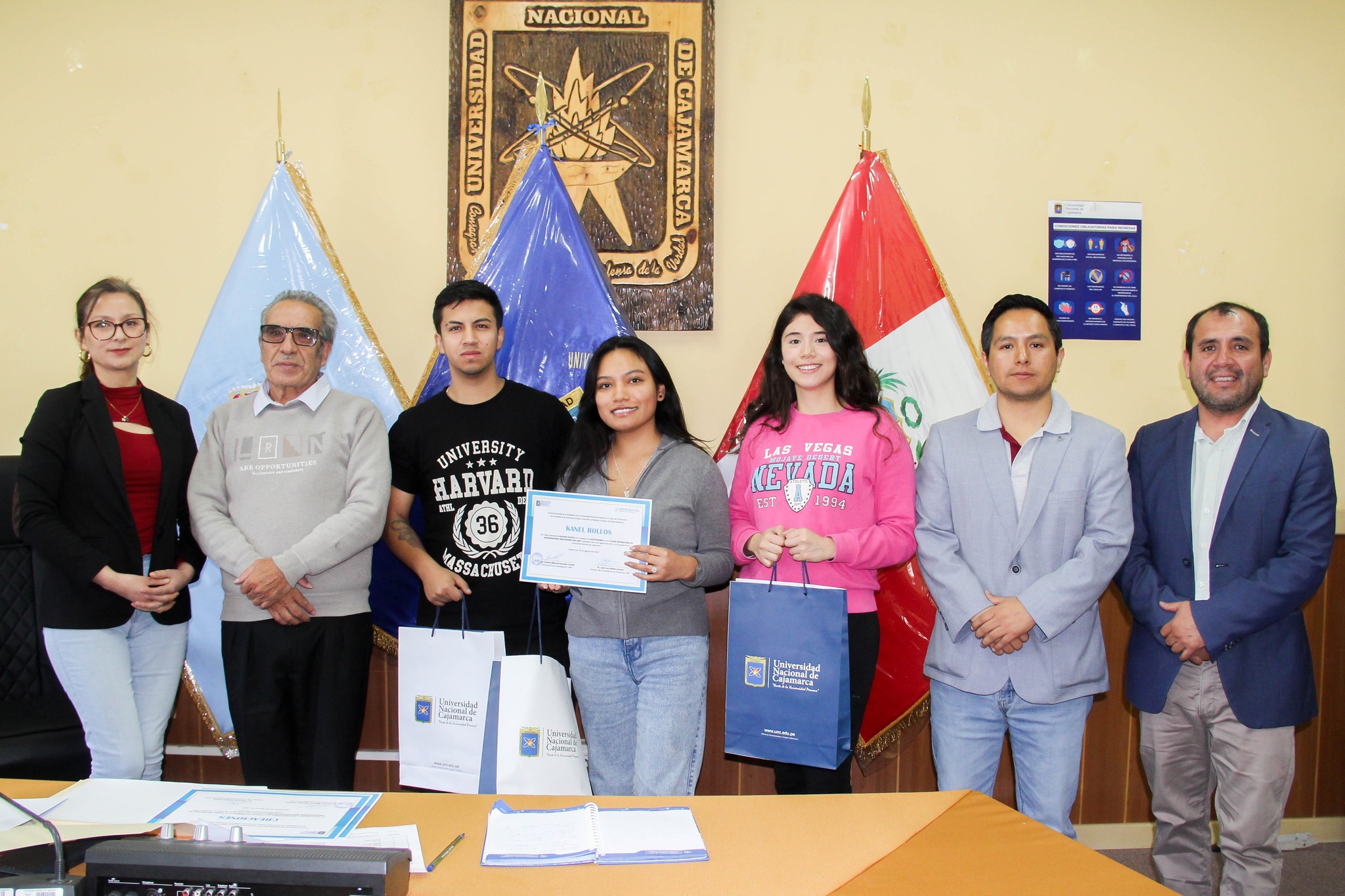 Premiación de ganadores de la II Feria Universitaria de Emprendimientos Innovadores 2025 6