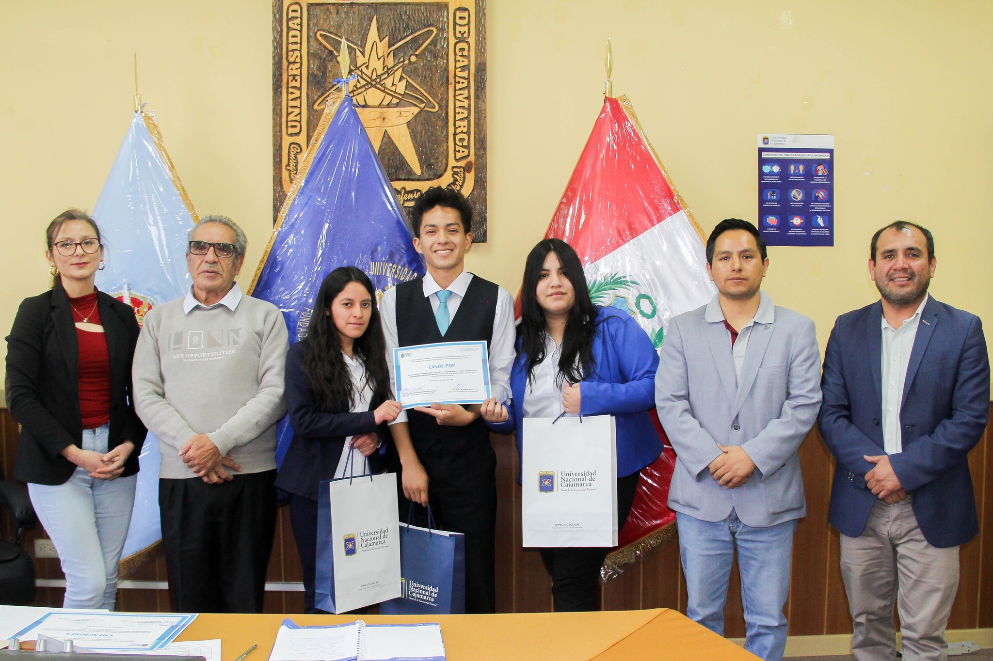 Premiación de ganadores de la II Feria Universitaria de Emprendimientos Innovadores 2025 7