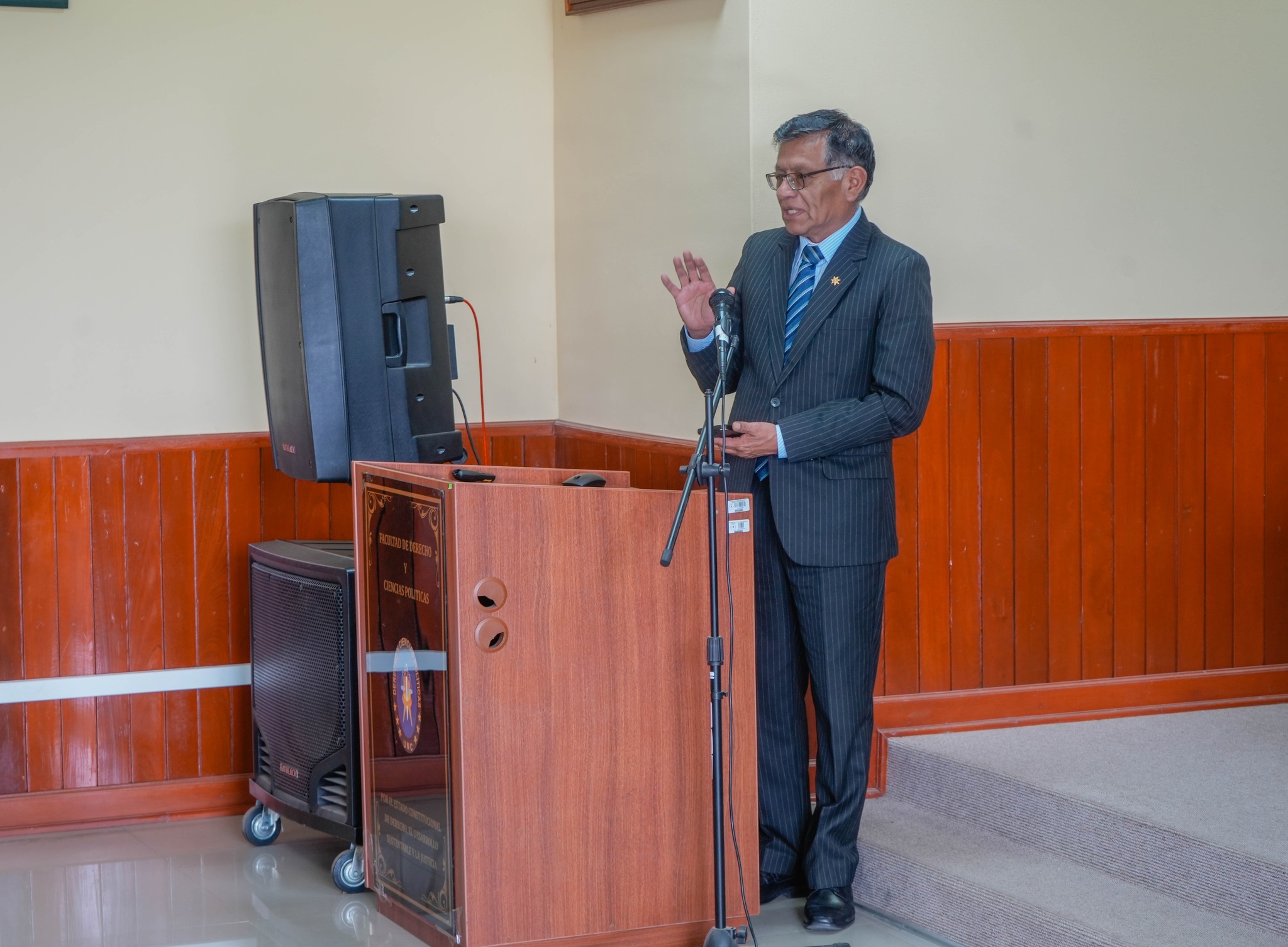 FACULTAD DE DERECHO PRESENTÓ LOS VOLÚMENES 14 Y 15 DE LA REVISTA QUAESTIO IURIS3