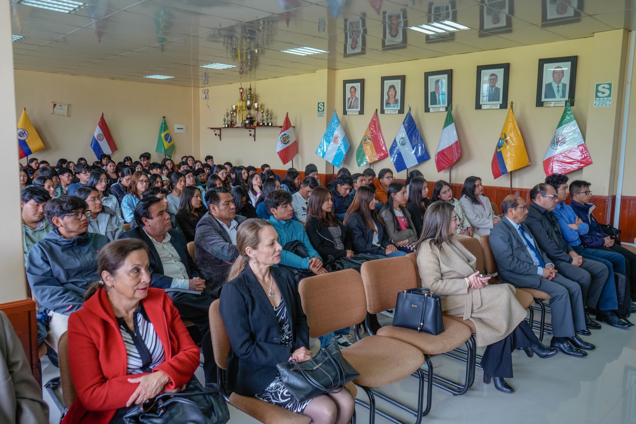 FACULTAD DE DERECHO PRESENTÓ LOS VOLÚMENES 14 Y 15 DE LA REVISTA QUAESTIO IURIS5